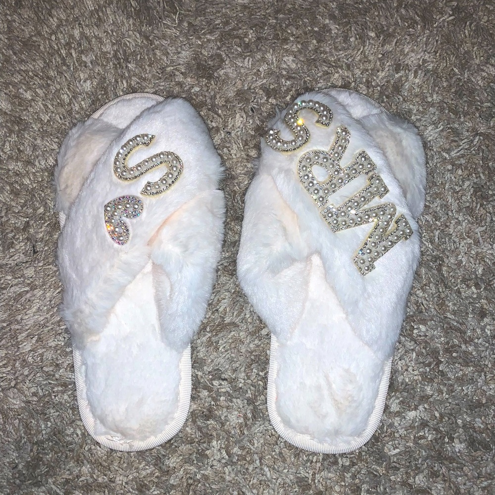 Faux Fur Slippers NWT - Picture 2 of 4